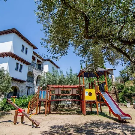 Üdülőközpont Geranion Village 5*